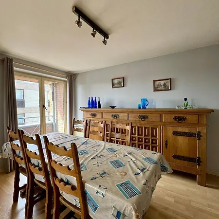 Ruim Met 3 Slaapkamers Naast Het アパート クノック・ヘイスト