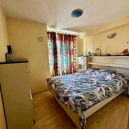アパート Ruim Met 3 Slaapkamers Naast Het *